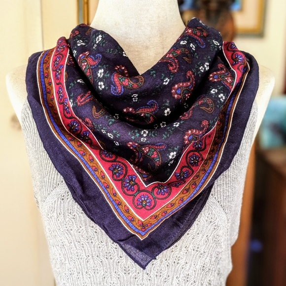 💙 Square Soft Scarf #hundredsofscarves - Picture 2 of 4